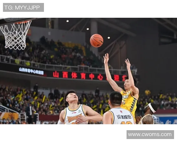 CBA半决赛激战正酣广东队与深圳队争夺决赛席位的精彩对决